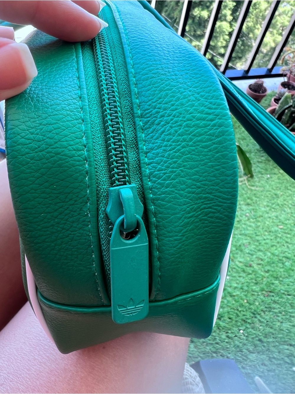 adidas Originals Green Retro Shoulder Bag with White Piping - Picture 5 of 5